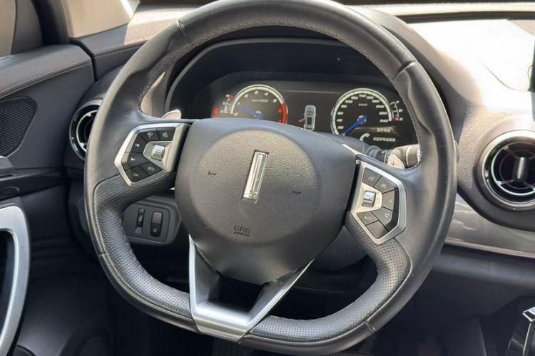 Used Wey VV7 2017 2.0T Ultra-Luxury Version Interior 2