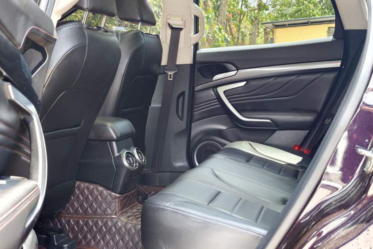 Used Wey VV7 2017 2.0T Ultra-Luxury Version Interior 3