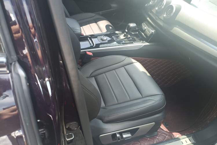 Used Wey VV7 2017 2.0T Luxury Model Interior 4