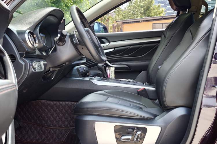 Used Wey VV7 2017 2.0T Ultra-Luxury Version Interior 4