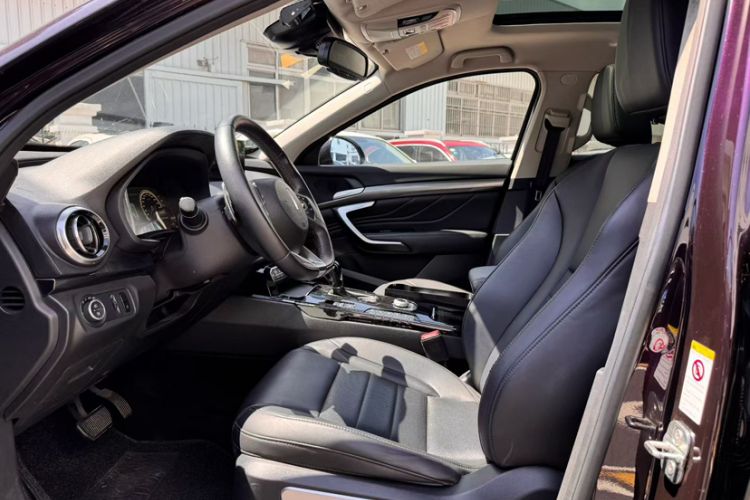 Used Wey VV7 2017 2.0T Ultra-Luxury Version Interior 4