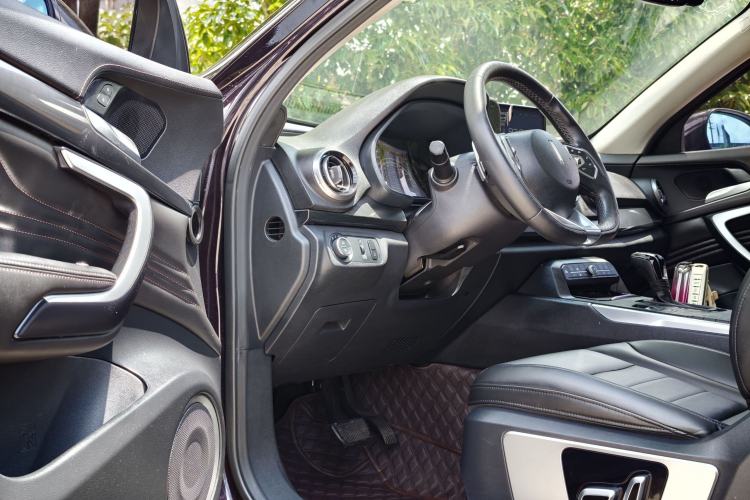 Used Wey VV7 2017 2.0T Ultra-Luxury Version Interior 5