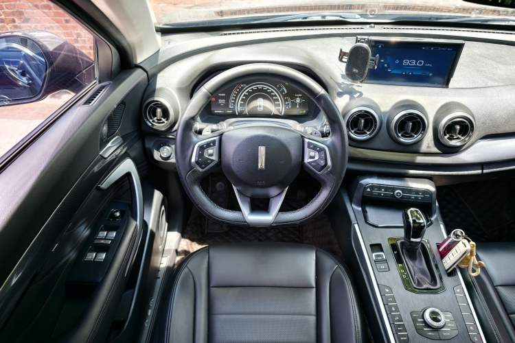 Used Wey VV7 2017 2.0T Ultra-Luxury Version Interior 6