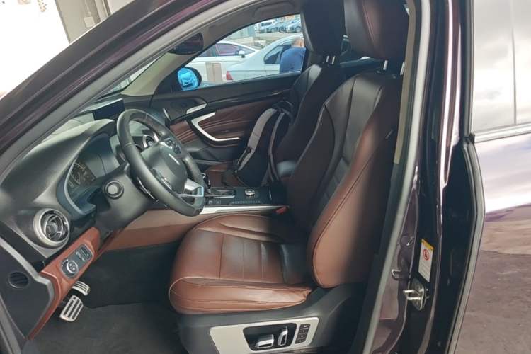 Used Wey VV7 2017 2.0T Flagship Model Left Front Seat