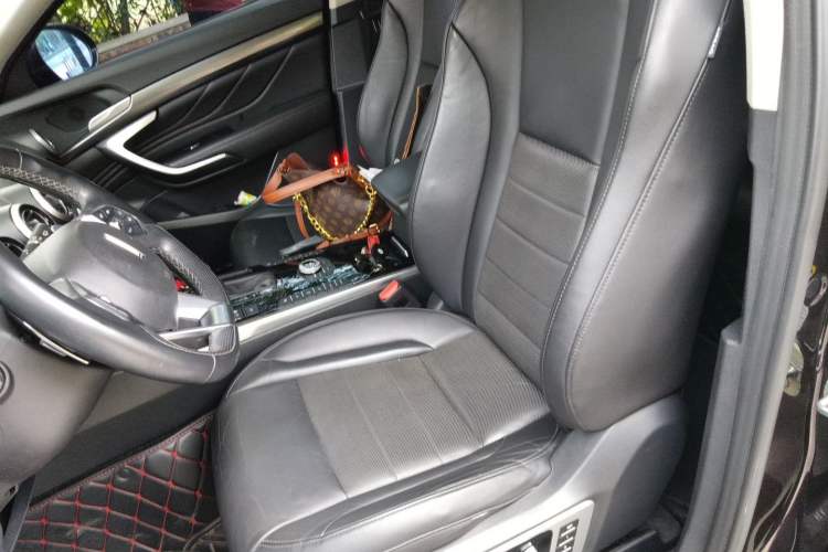 Used Wey VV7 2017 2.0T Flagship Model Left Front Seat