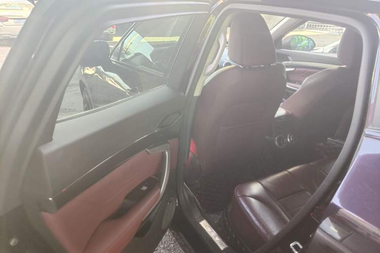 Used Wey VV7 2017 2.0T Flagship Model Left Rear Seat