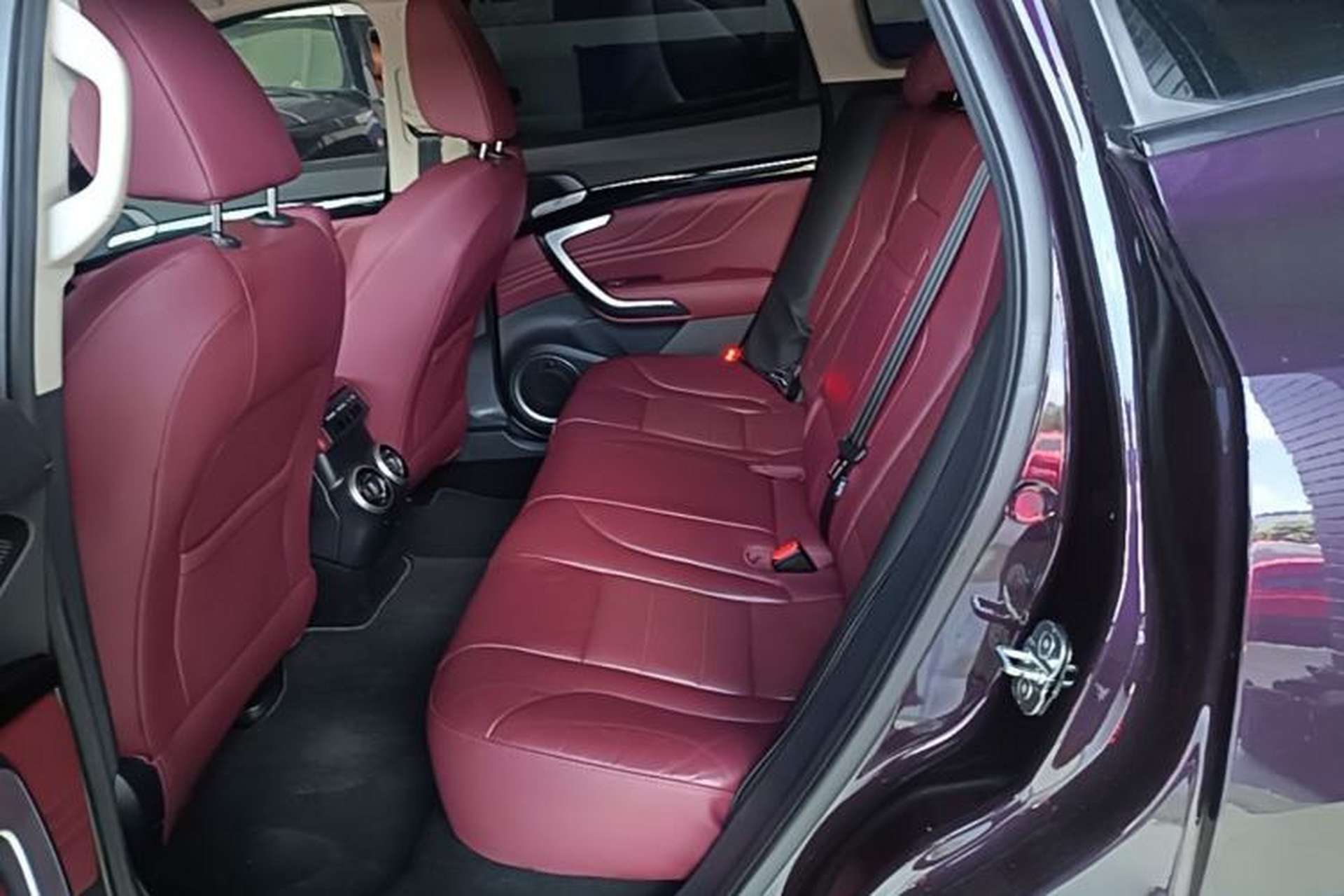 Used Wey VV7 2017 2.0T Ultra-Luxury Version Left Rear Seat