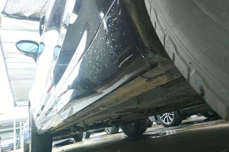 Used Wey VV7 2017 2.0T Ultra-Luxury Version Left Side Sill