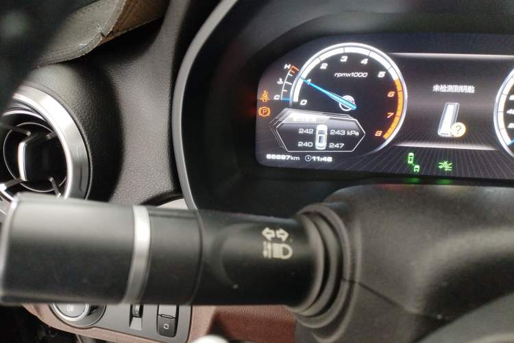 Used Wey VV7 2017 2.0T Flagship Model Odometer Close Up