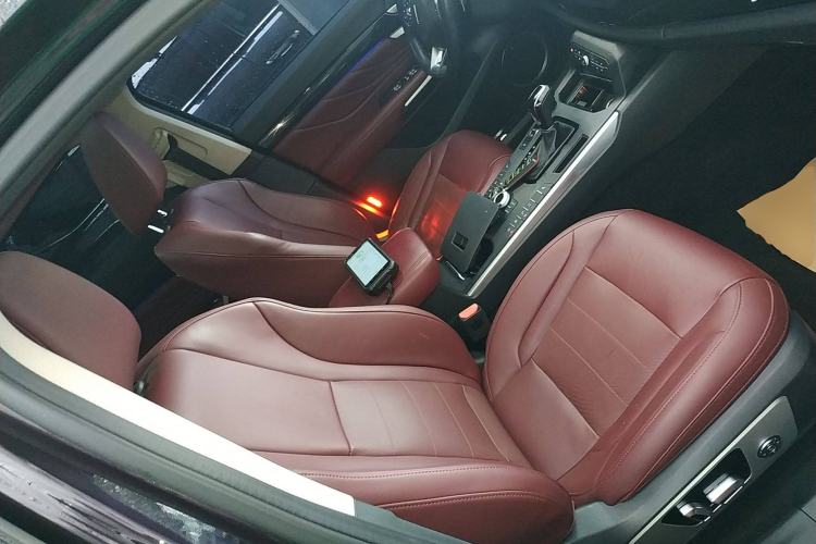 Used Wey VV7 2017 2.0T Ultra-Luxury Version Right Front Seat