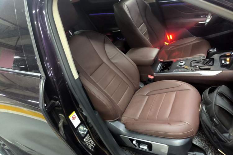 Used Wey VV7 2017 2.0T Flagship Model Right Front Seat