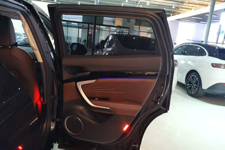 Used Wey VV7 2017 2.0T Flagship Model Right Rear Door Interior