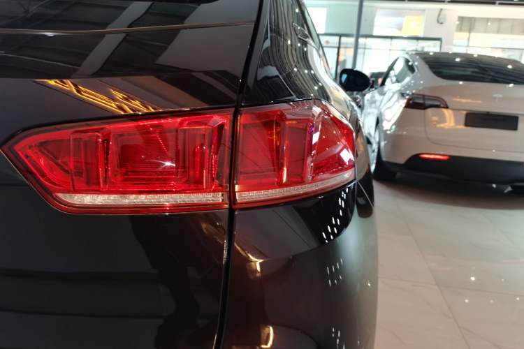 Used Wey VV7 2017 2.0T Flagship Model Right Rear Taillight