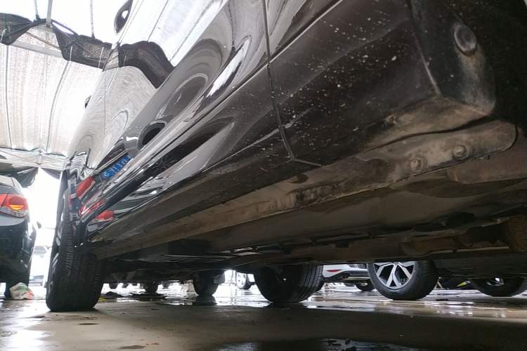 Used Wey VV7 2017 2.0T Ultra-Luxury Version Right Side Sill