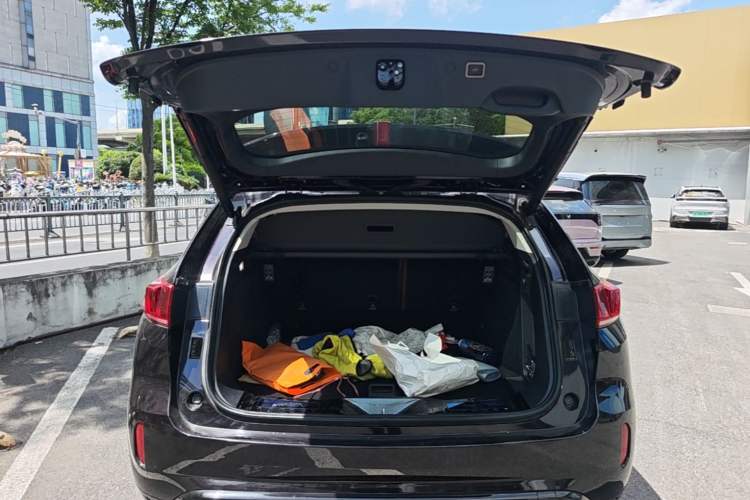 Used Wey VV7 2017 2.0T Flagship Model Trunk