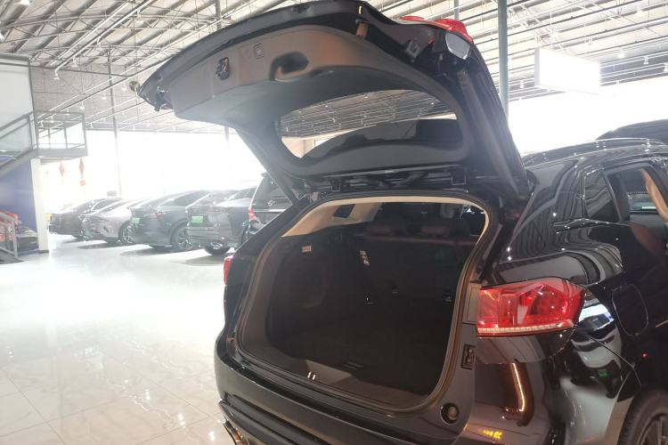 Used Wey VV7 2017 2.0T Flagship Model Trunk