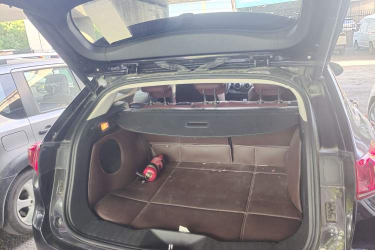 Used Wey VV7 2017 2.0T Flagship Model Trunk