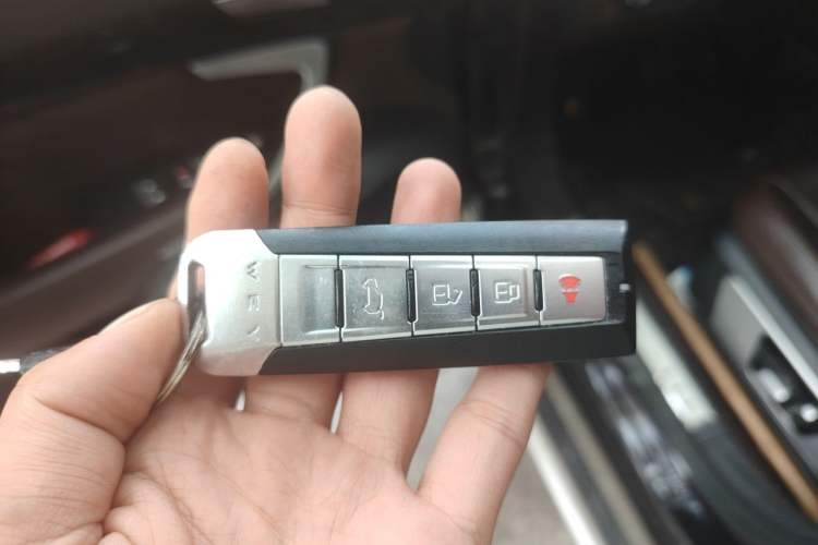 Used Wey VV7 2017 2.0T Ultra-Luxury Version Vehicle Key