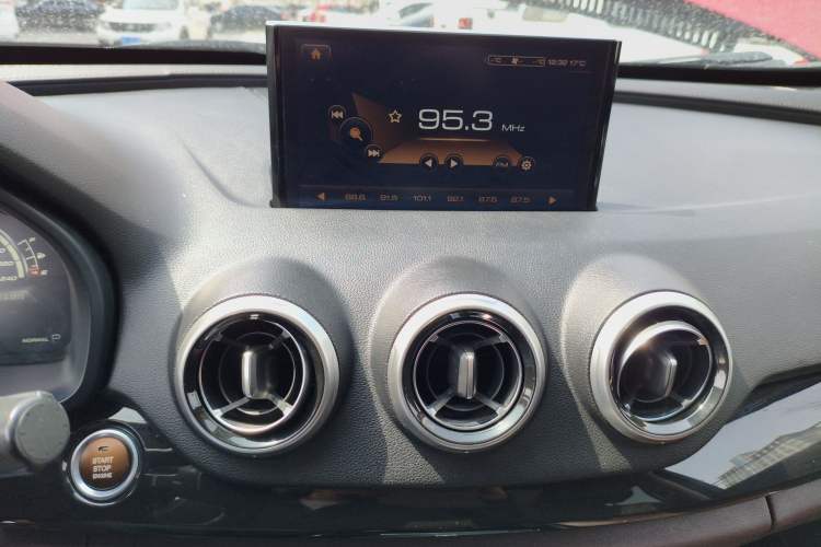 Used Wey VV7 2017 2.0T Flagship Model Audio And AC Panel