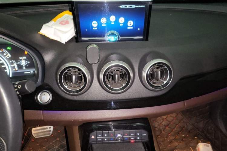 Used Wey VV7 2017 2.0T Flagship Model Audio And AC Panel