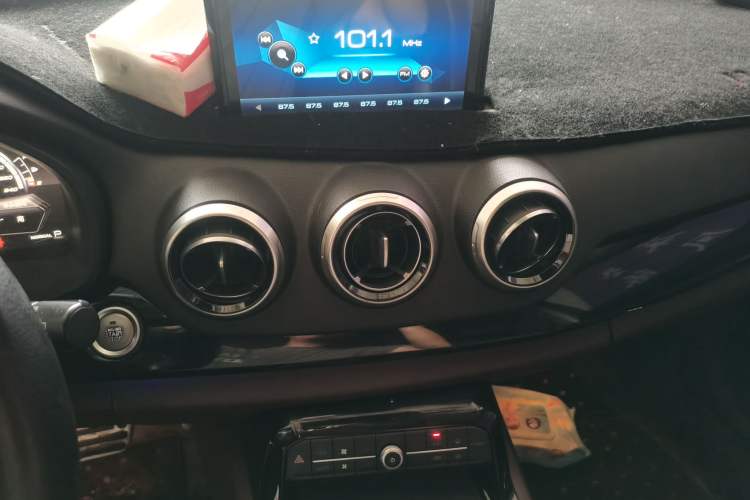 Used Wey VV7 2017 2.0T Ultra-Luxury Version Audio And AC Panel