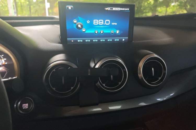 Used Wey VV7 2017 2.0T Flagship Model Audio And AC Panel