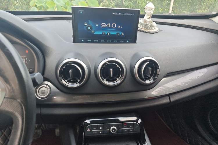 Used Wey VV7 2017 2.0T Luxury Model Audio And AC Panel