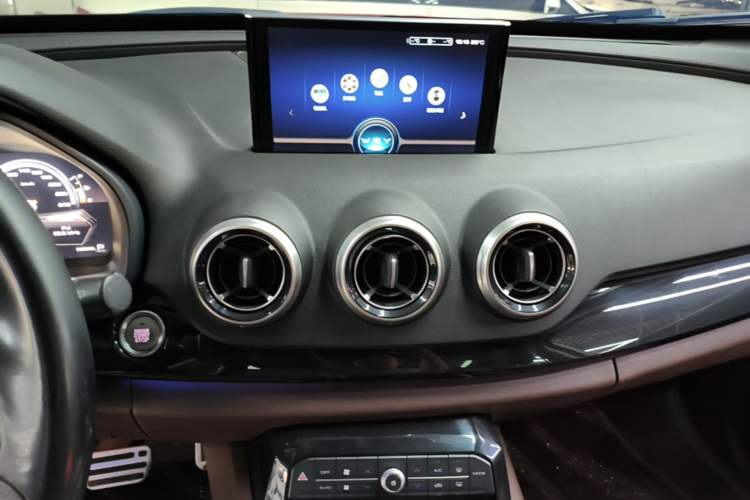 Used Wey VV7 2017 2.0T Flagship Model Audio And AC Panel