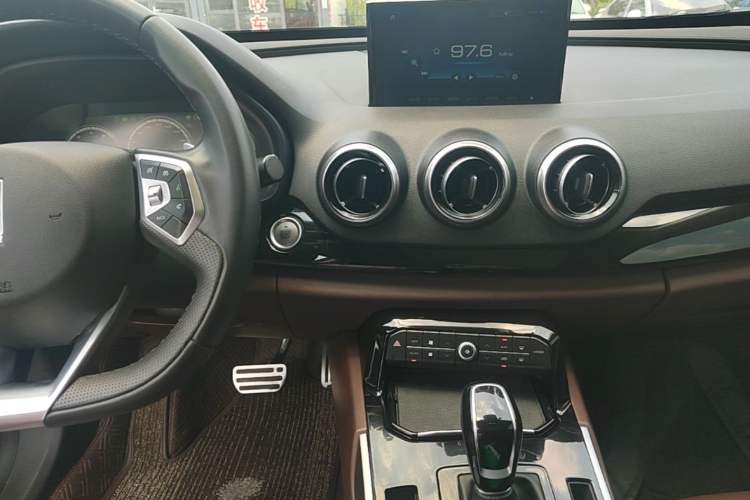 Used Wey VV7 2017 2.0T Flagship Model Audio And AC Panel