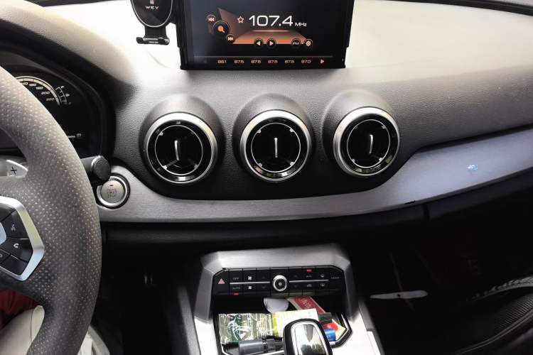 Used Wey VV7 2017 2.0T Flagship Model Audio And AC Panel