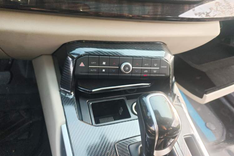 Used Wey VV7 2017 2.0T Ultra-Luxury Version Audio And AC Panel