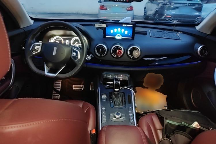 Used Wey VV7 2017 2.0T Flagship Model Center Console