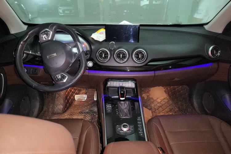 Used Wey VV7 2017 2.0T Flagship Model Center Console
