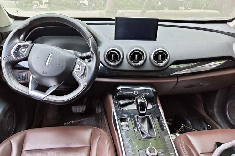 Used Wey VV7 2017 2.0T Ultra-Luxury Version Center Console
