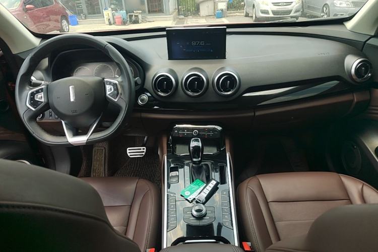 Used Wey VV7 2017 2.0T Flagship Model Center Console