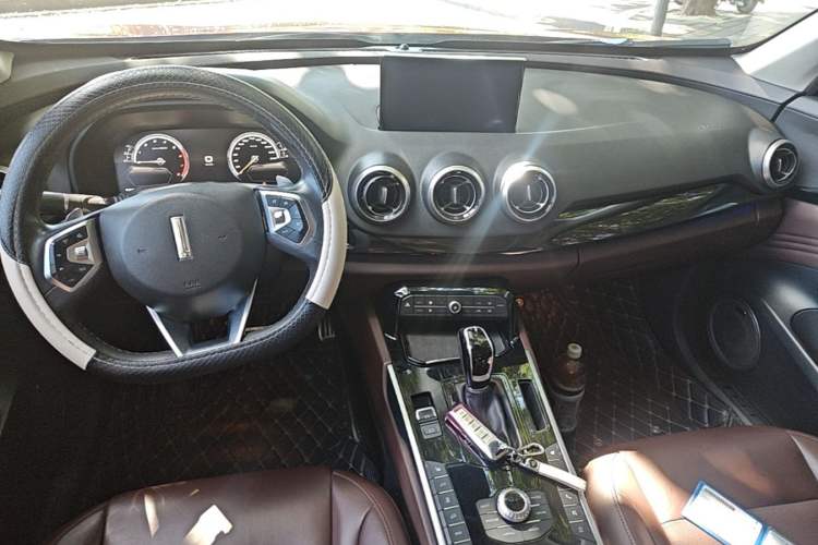 Used Wey VV7 2017 2.0T Flagship Model Center Console