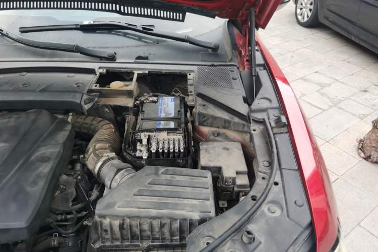 Used Wey VV7 2017 2.0T Ultra-Luxury Version Engine Bay Left