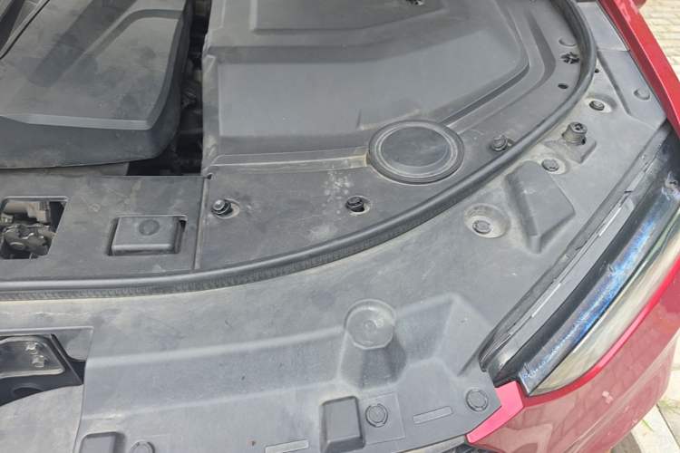 Used Wey VV7 2017 2.0T Flagship Model Engine Bay Left