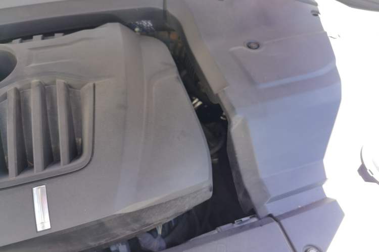 Used Wey VV7 2017 VV7c 2.0T Flagship Model Engine Bay Left