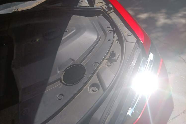 Used Wey VV7 2017 2.0T Flagship Model Engine Bay Left