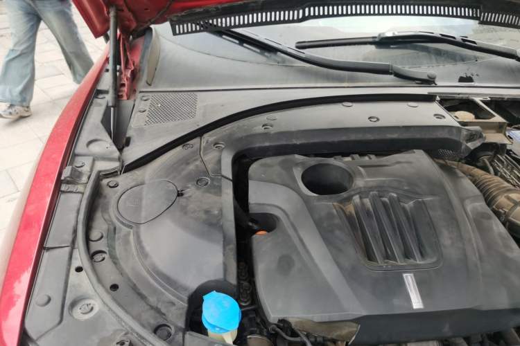Used Wey VV7 2017 2.0T Ultra-Luxury Version Engine Bay Right