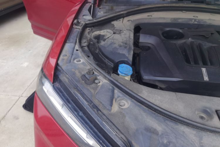 Used Wey VV7 2017 2.0T Flagship Model Engine Bay Right