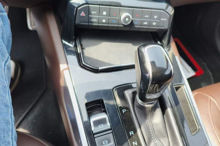 Used Wey VV7 2017 2.0T Flagship Model Gear Lever