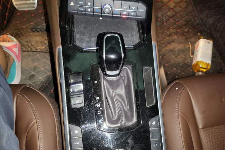 Used Wey VV7 2017 2.0T Flagship Model Gear Lever
