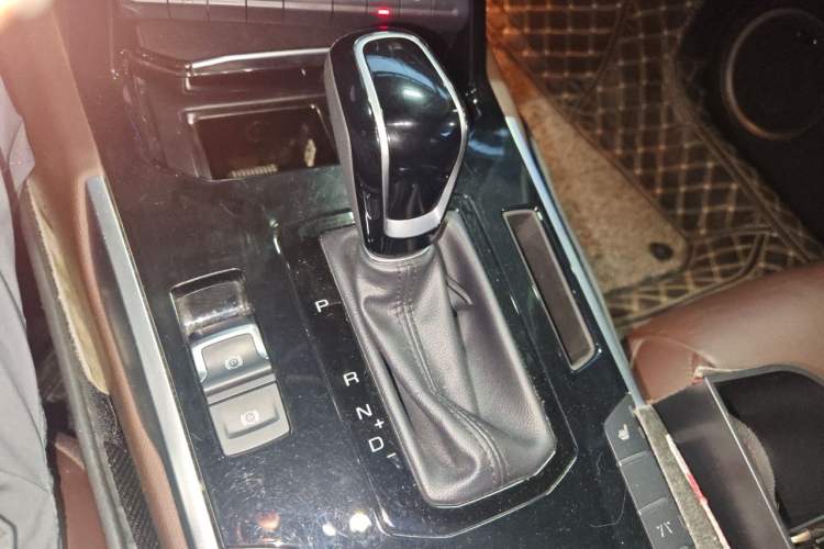 Used Wey VV7 2017 2.0T Flagship Model Gear Lever