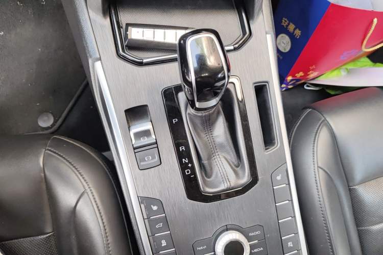 Used Wey VV7 2017 2.0T Luxury Model Gear Lever