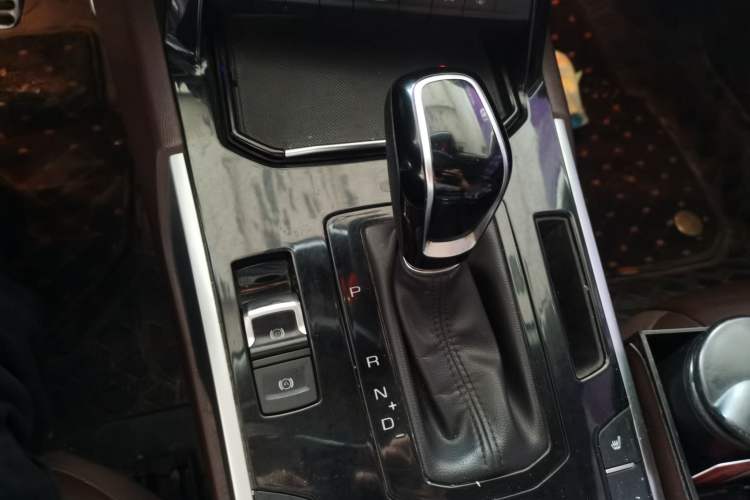 Used Wey VV7 2017 2.0T Ultra-Luxury Version Gear Lever