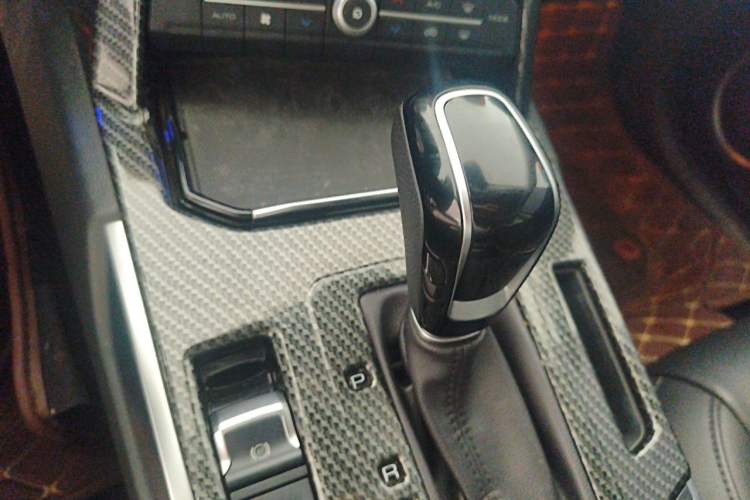 Used Wey VV7 2017 2.0T Ultra-Luxury Version Gear Lever