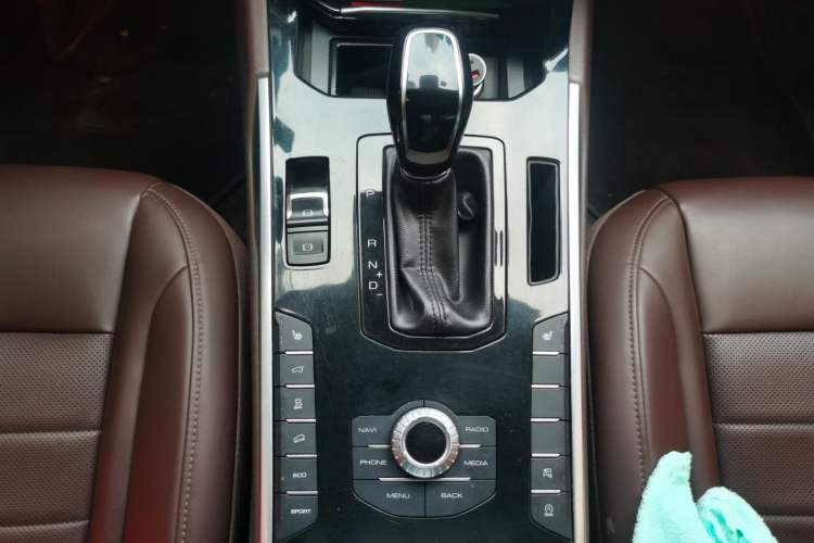 Used Wey VV7 2017 2.0T Ultra-Luxury Version Gear Lever