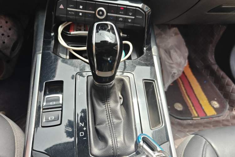 Used Wey VV7 2017 2.0T Ultra-Luxury Version Gear Lever